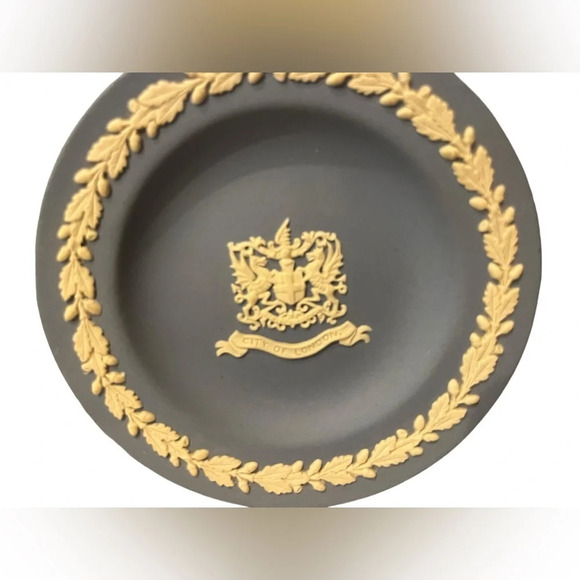 WEDGWOOD Vtg Blue Jasperware Mini Plate City of London Crest 4.5” &  7” … - Picture 4 of 8
